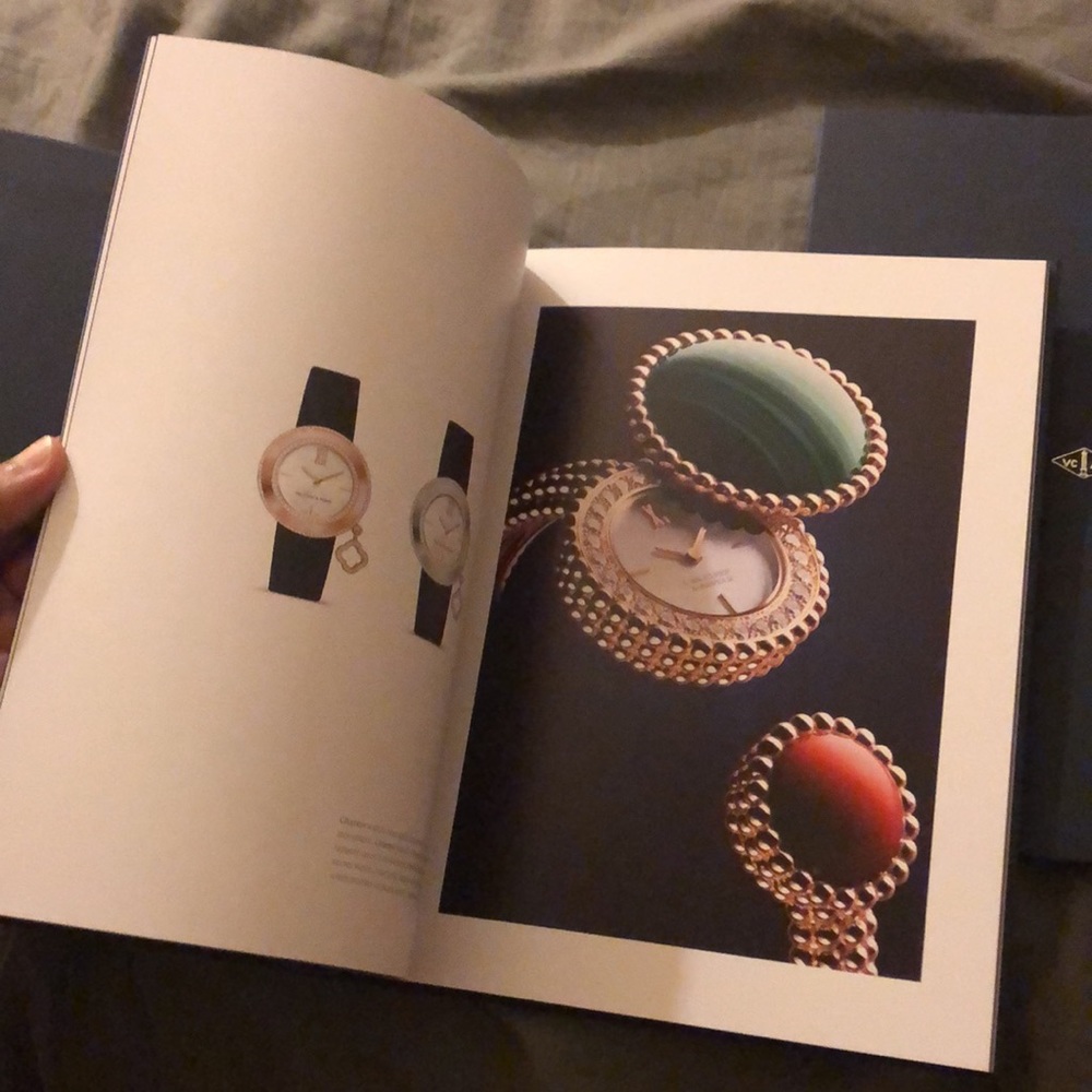 VCA Poetry of time mini coffee table book - Picture 7 of 7